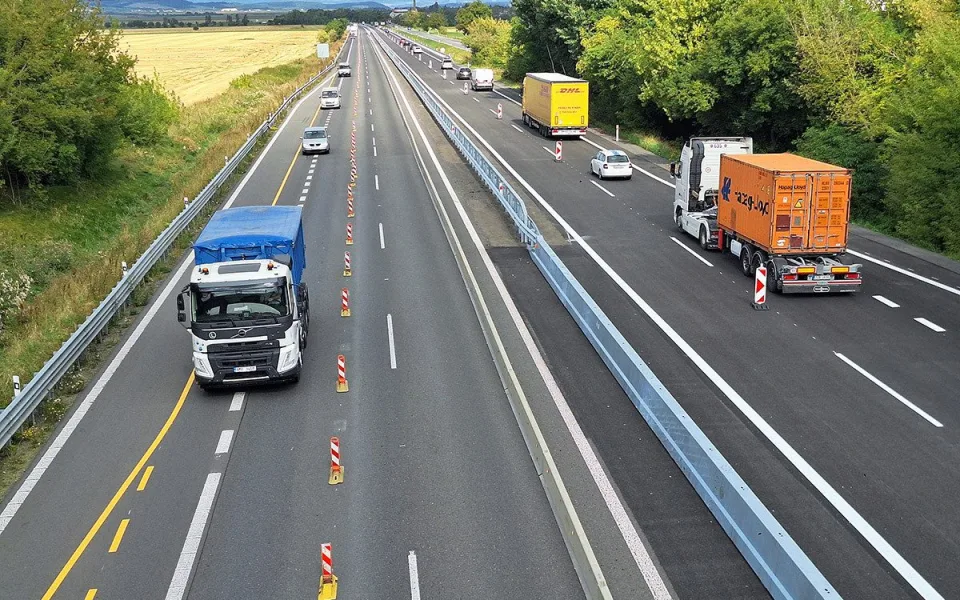 Konec omezení na rušné dálnici u Olomouce. D35 na Mohelnici se otevírá v plné šířce