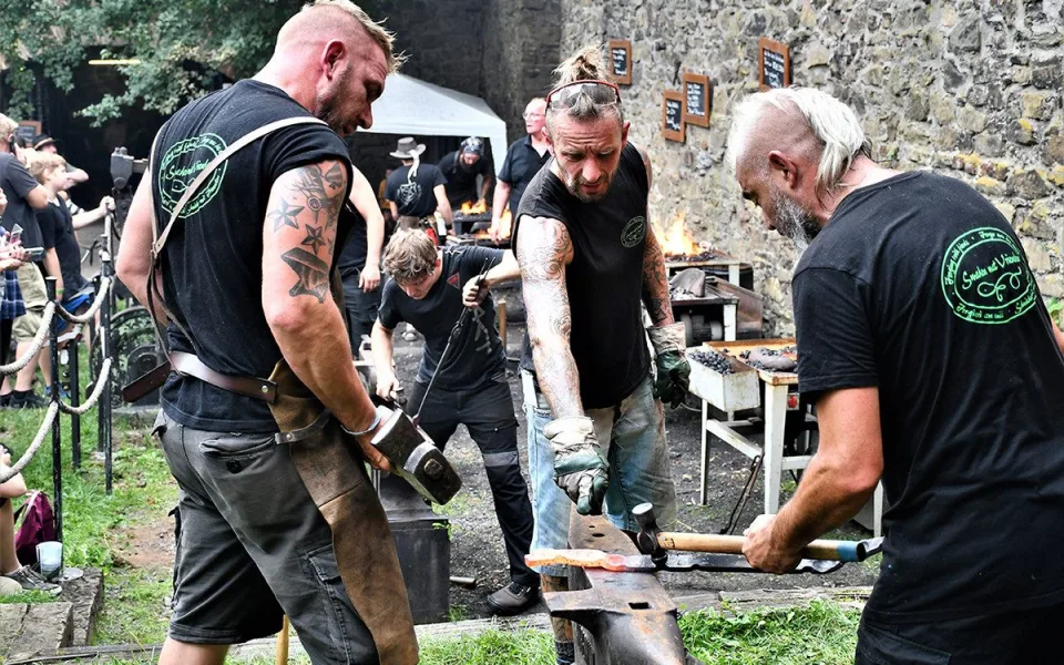Helfštýn centrem ohnivého řemesla. Festival Hefaiston ukáže umění kovářských mistrů
