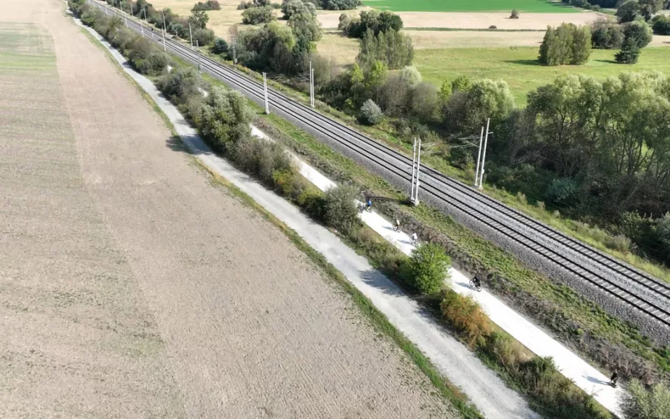 Cyklodálnice podél trati. Mezi Olomoucí a Štěpánovem slouží nová trasa za 105 milionů