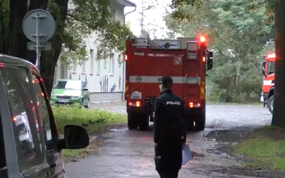 VIDEO: Pyrotechnici uzavřeli okolí střelnice v Černovíře, našlo se zde 750 kilogramů munice