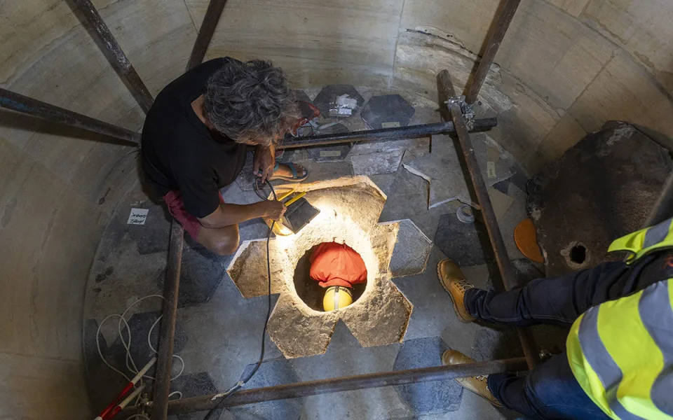 Tajemství pod olomouckým monumentem: místnost před staletími pomáhala řemeslníkům