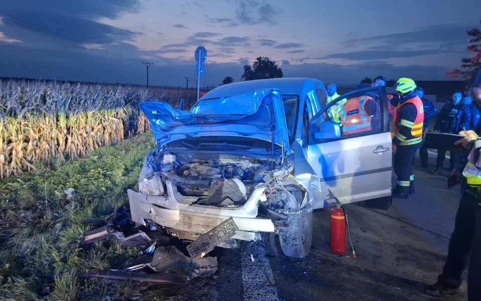 Pět zraněných při nehodě u Žešova. Ráno se zde srazily dva automobily