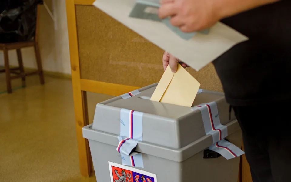 VOLBY 2025: Jak volit, jak kroužkovat? Všechny otázky a odpovědi okolo voleb