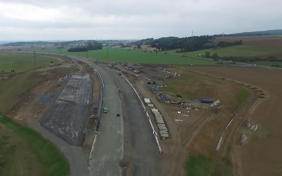 D55 u Kokor jde do finiše. Krátká uzávěra přetne vytížený tah mezi Olomoucí a Přerovem