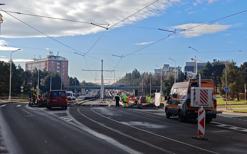 size4-17383252904258-124-rychlejsi-jizda-a-nizsi-hlucnost-modernizace-tramvajove-trati-v-olomouci-miri-do-finalni-faze