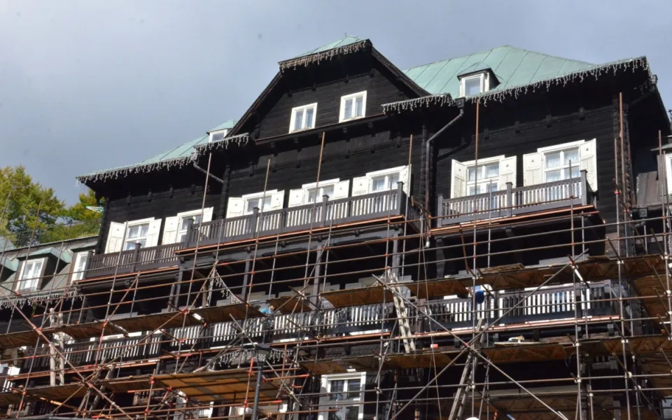 Nové balkony za 6 milionů. Lázně Karlova Studánka dokončily rekonstrukci Slezského domu