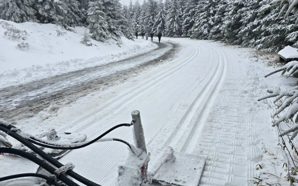 VIDEO: V Jeseníkách nasněžilo přes dvacet centimetrů, rolbaři upravili první stopu pro běžkaře