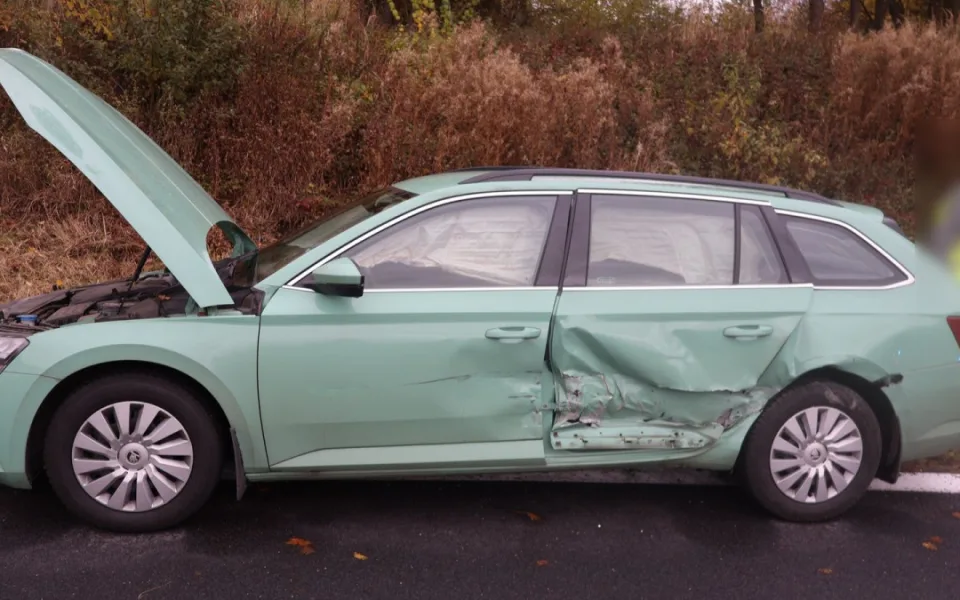 Auto s vozíkem se u Lipiny srazilo se dalším vozem. Řidič odjel do Opavy, policie hledá svědky