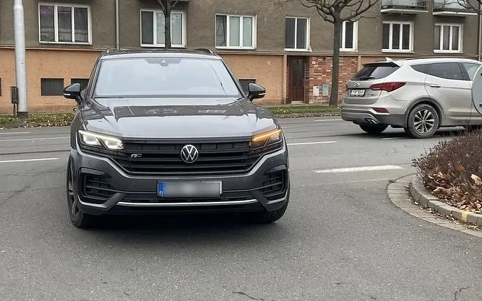 Postarší řidič srazil v Olomouci strážníka. Dechová zkouška nebyla nulová