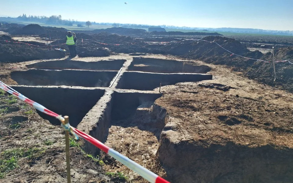 Archeologové objevili při průzkumu D35 u Přerova pozůstatky pravěkých osad