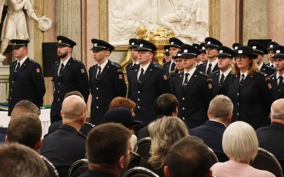 Věrnost, záchrana života i statečnost. Krajští hasiči dostali medaile