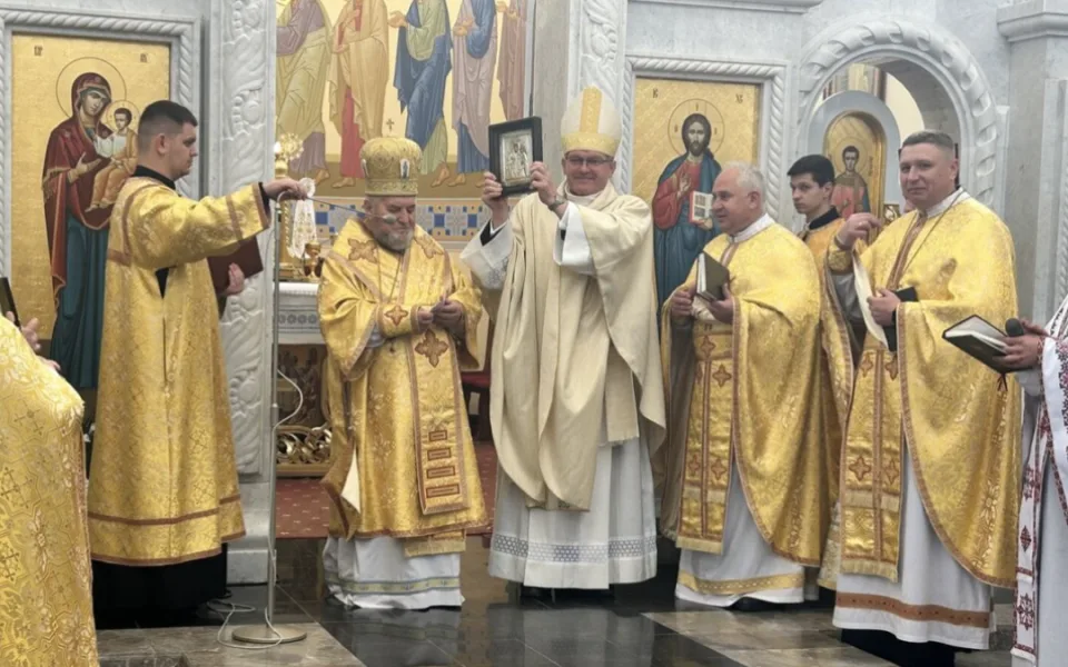 Olomoucký arcibiskup Nuzík tajně navštívil Ukrajinu, charita tam vozí potraviny