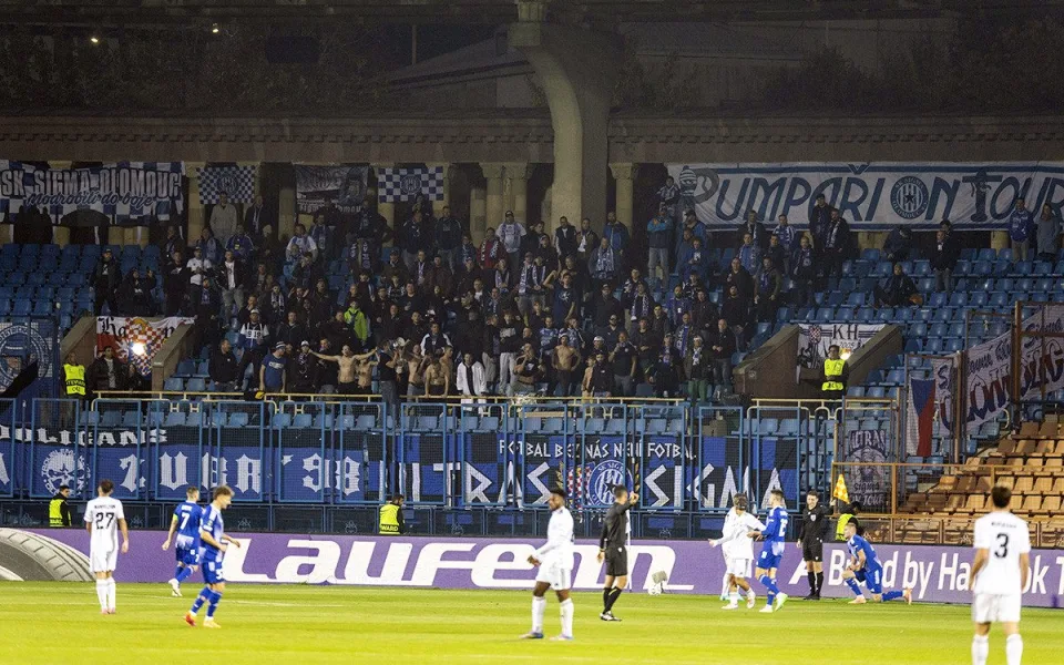Sektor olomoucký fanoušků na stadionu v Jerevanu - ilustrační foto