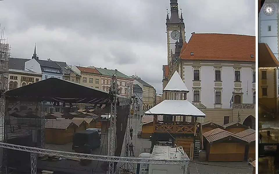Srovnání aktuálního a dřívějšího pohledu webkamery na olomoucké Horní náměstí