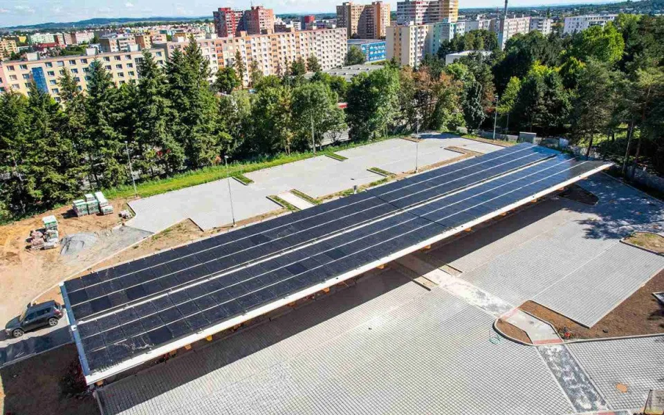 U ambulantního pavilonu onkologické kliniky FN Olomouc vzniklo nové parkoviště