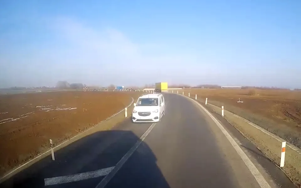 Po kruháči v protisměru. Zmatkující osoba zaskočila šoféry pod D35 u Olomouce