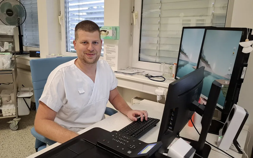 Plastický chirurg Michal Janák se bude věnovat pacientům také v prostějovské nemocnici