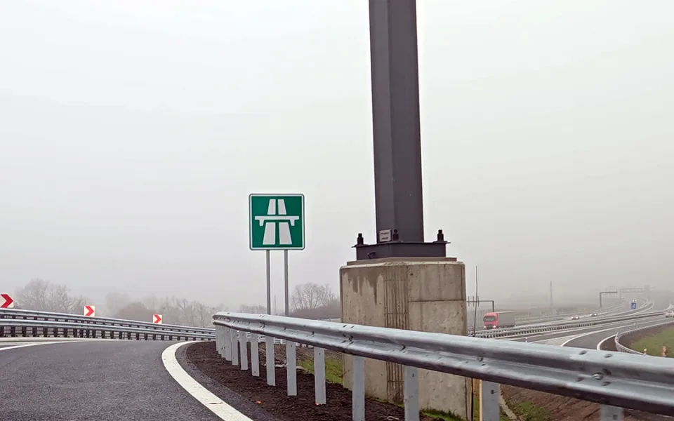 Nájezd na dálnici D1 z mimoúrovňové křižovatky Přerov-sever (u Předmostí)