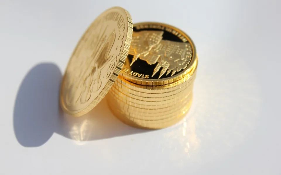Chtěl nakoupit investiční zlaté mince. Přišel o více než 600 tisíc