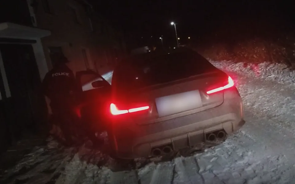 VIDEO: Policii u Olomouce ujížděl až dvoustovkou. Měl tři zákazy, okamžitě skončil ve vazbě
