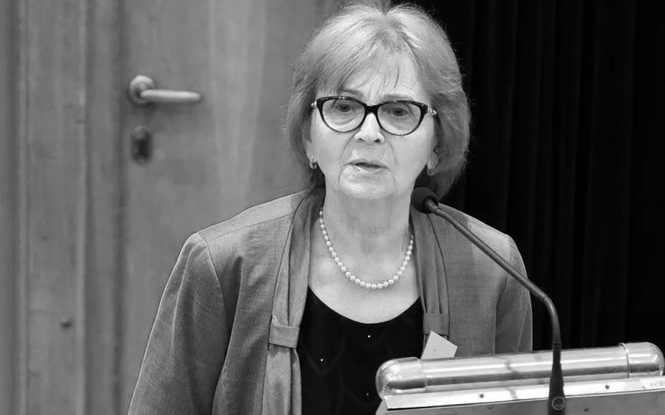 Univerzita Palackého truchlí. Zemřela emeritní rektorka Jana Mačáková