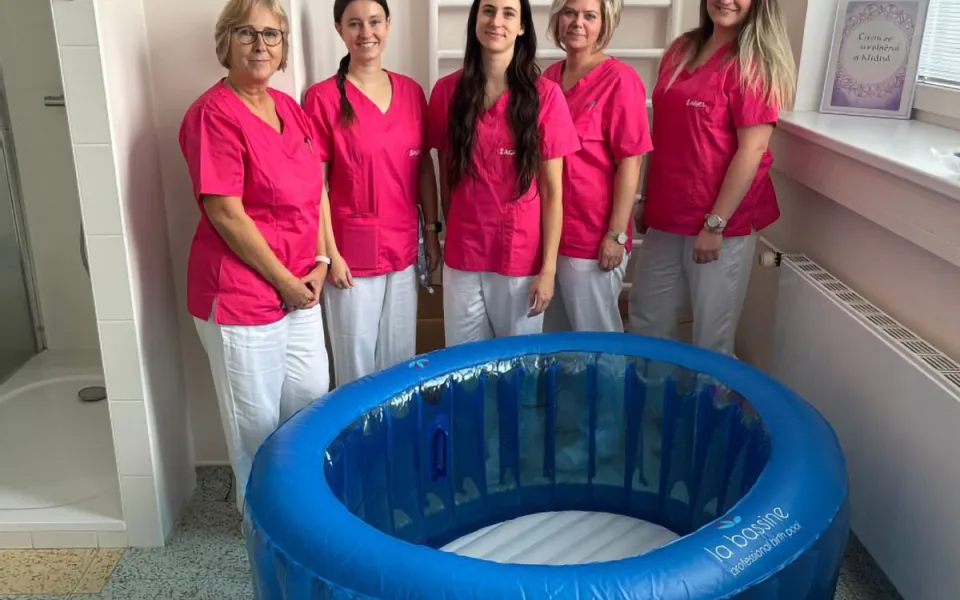 Porody do vody i v Přerově. Nemocnice pořídila speciální bazének