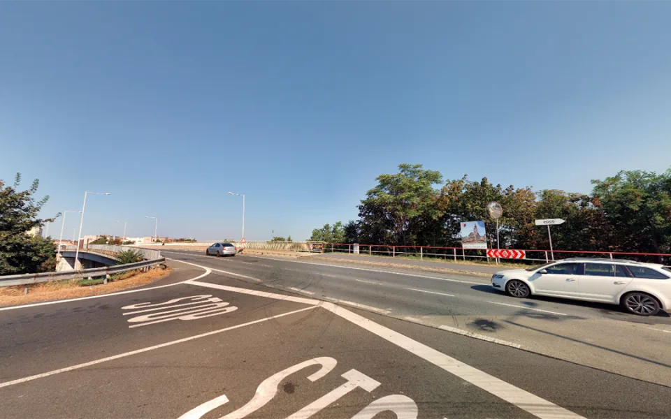 Křižovatka za dálničním sjezdem z D46 v ulici Kralické v Prostějově