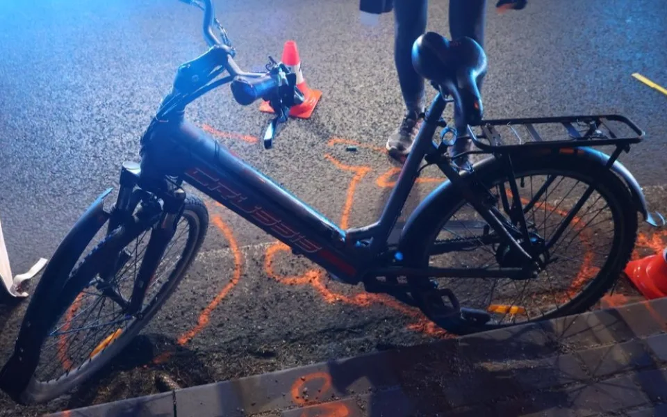 Seniorka na elektrokole nedala v České Vsi přednost a srazilo ji auto. Zraněním podlehla