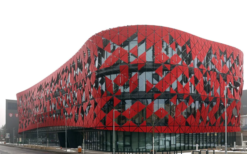 Nová budova Univerzity Palackého na okraji nemocničního areálu v Olomouci