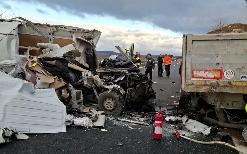 Tragická nehoda na D35 u Litovle. Na dálnici zemřel řidič dodávky