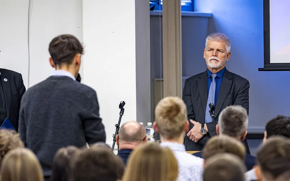 Prezident Petr Pavel na besedě se studenty v Olomouci