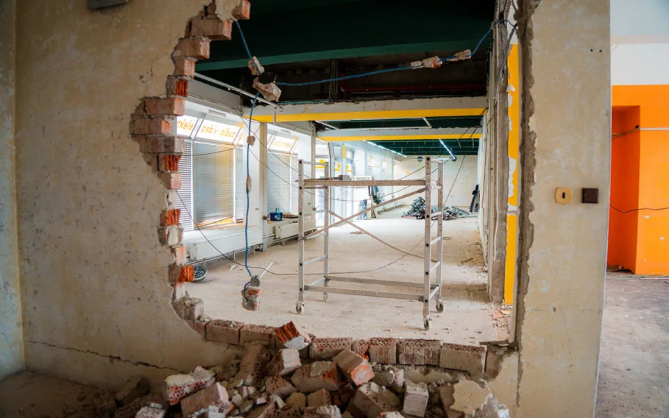 V prostorách budovy na náměstí Osvobození v Zábřehu už probíhají přípravy na vybudování 5 zubních ordinací