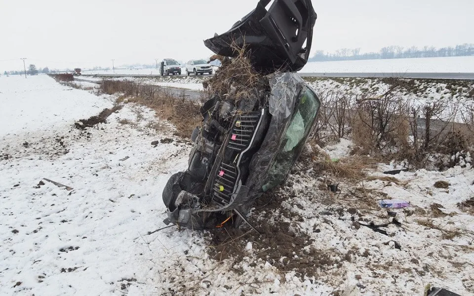 Nabourané vozidlo taxikářky, se kterým pachatel úmyslně narazil do dalšího auta