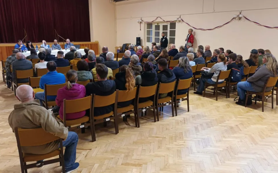 To jsou výstřely z děla, stěžují si obyvatelé Dluhonic na hluk z dálnice D1. ŘSD slíbilo nápravu