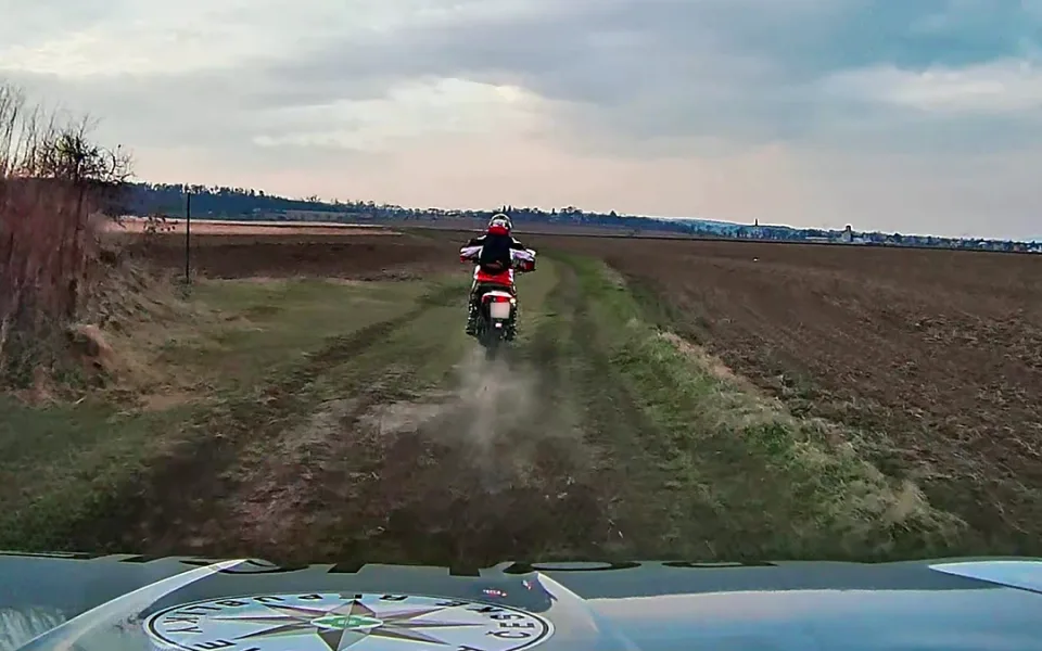 Opilého hazardéra dostihli policisté. O pár dnů dřív měl 4 promile v autě