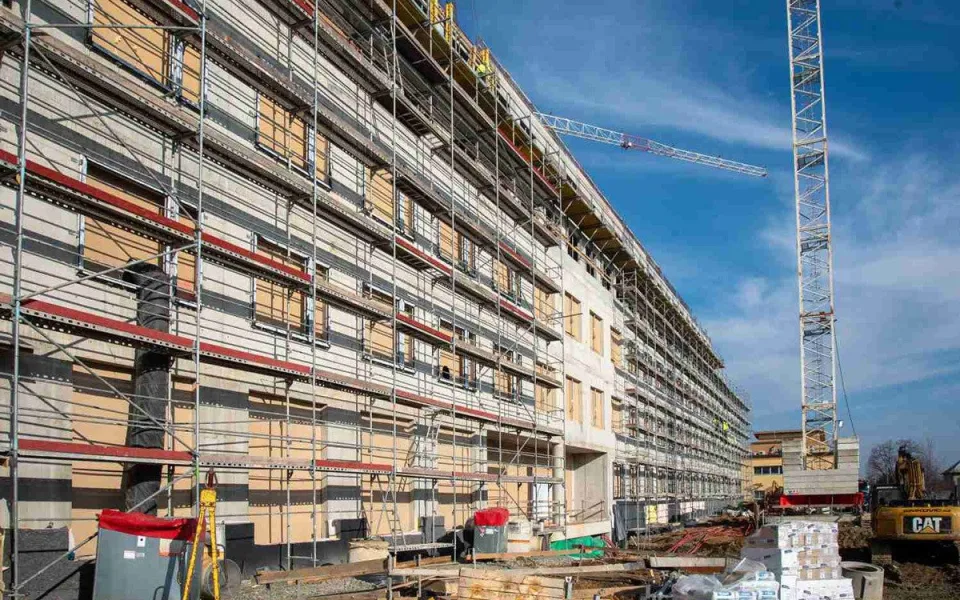 Rozestavěný superpavilon je novou dominantou areálu FN Olomouc