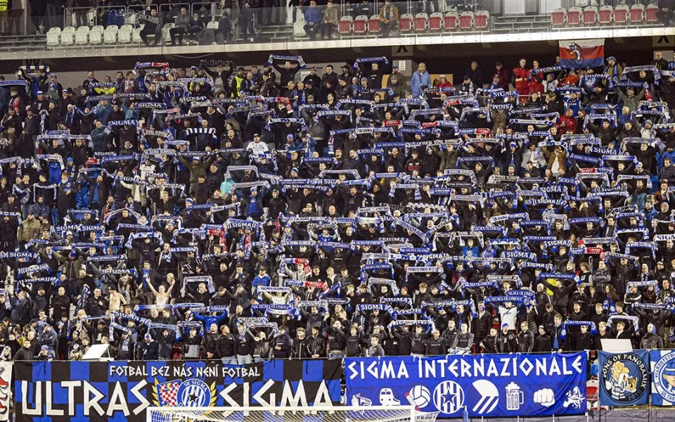 Sektor fanoušků Sigmy na utkání proti Mohuči