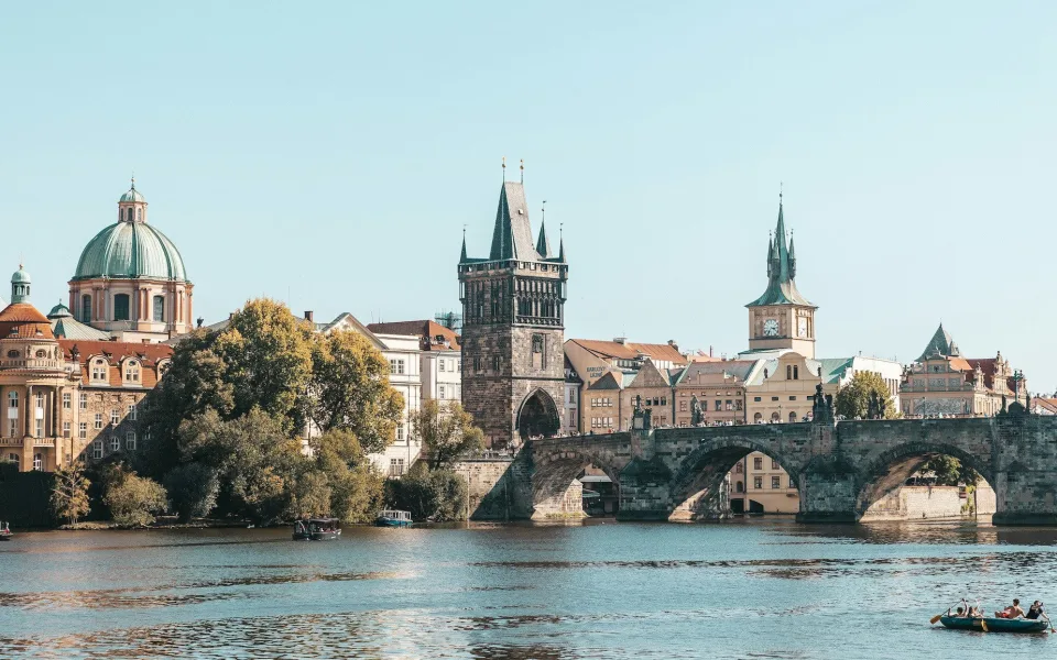 Kybernetická Praha: Proč je Česko technologickou velmocí v převleku za historický skanzen