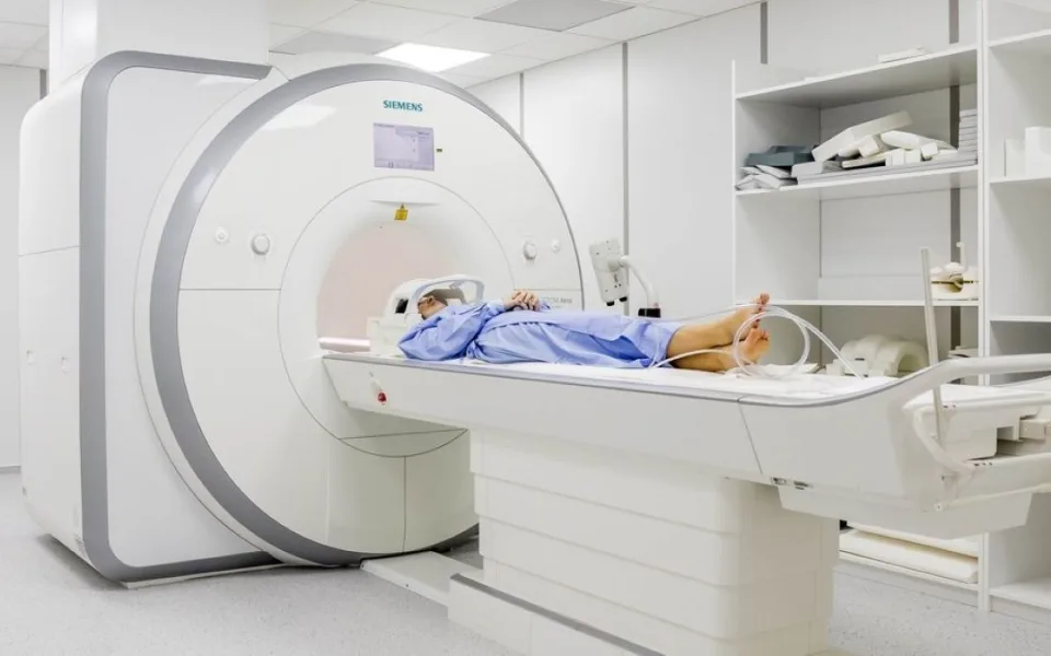 Na magnetickou rezonanci i o víkendu? Nemocnice Šumperk chce zkrátit čekací doby