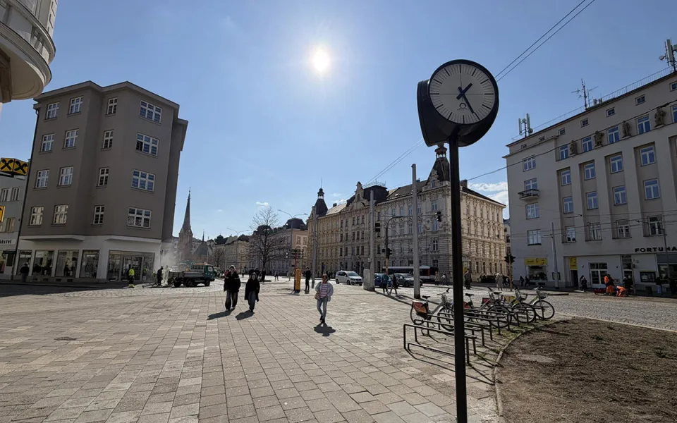 Nové exteriérové hodiny v centru Olomouce