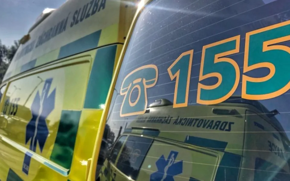 Zbytečná smrt. Opilá žena na elektrokoloběžce narazila v Olomouci do auta, v nemocnici zemřela