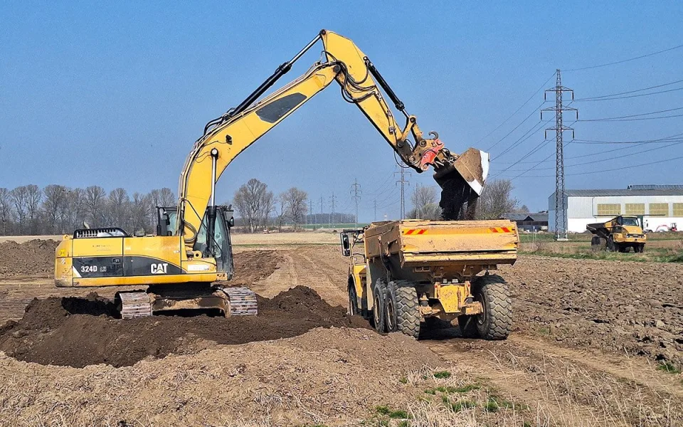 Těžká technika už připravuje území budoucí trasy dálnice D55 Kokory-Přerov