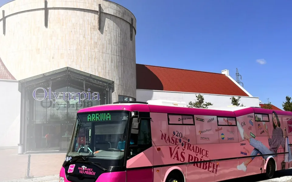 Autobus 61 u obchodního centra Olympia - ilustrační foto