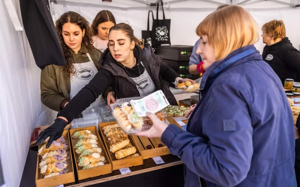 Osm tun tvarůžků a desetitisíce lidí. Festival v Olomouci bořil rekordy
