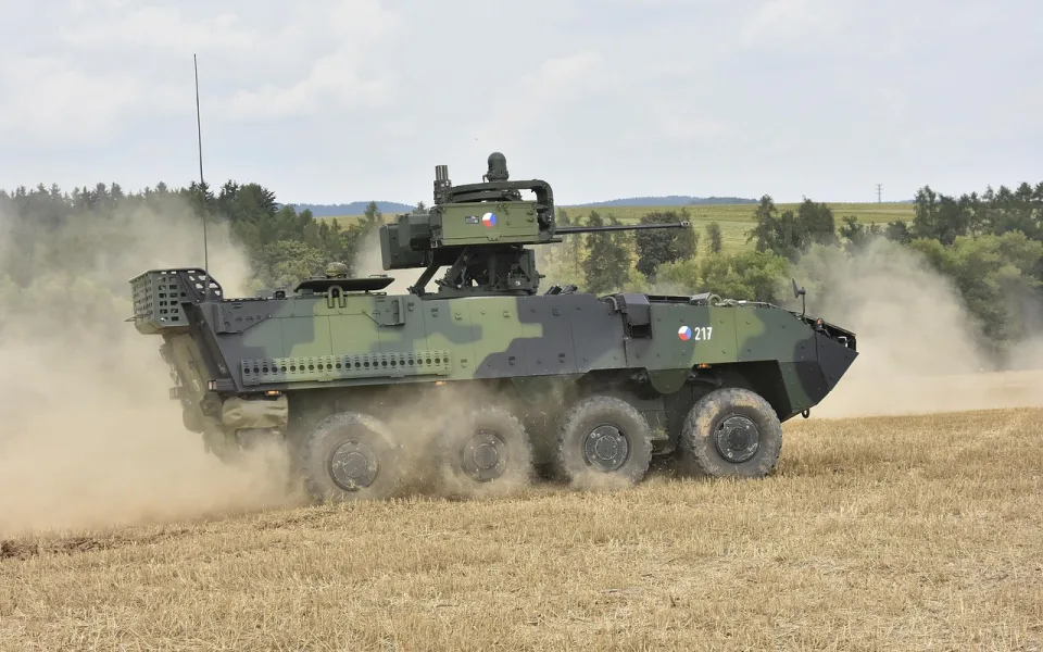 Česká veřejnost odmítá snižování obranných výdajů, klíčem je členství v NATO