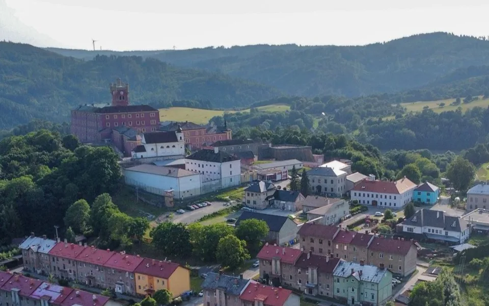 Vražda jako přes kopírák, vyšel z Mírova a znovu zabíjel. Recidivista jde před soud a hrozí mu doživotí