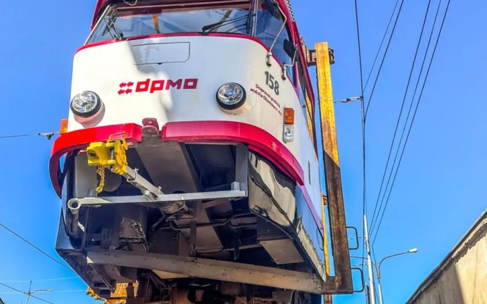 Tramvaj T3 z Olomouce putovala po přelakování do Poděbrad