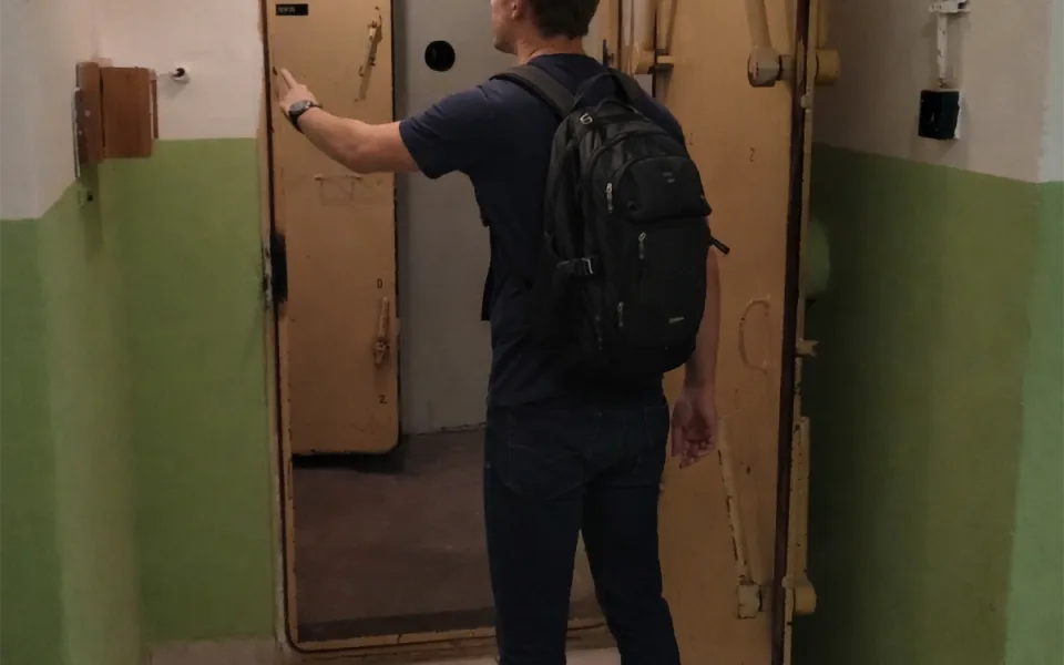 VIDEO: Tajný kryt pod zámečkem. V Šumperku se otevírá turistům podzemní velitelství železnic