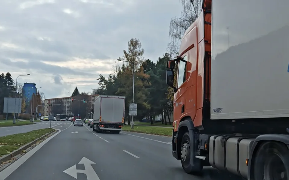 Kamiony na Foerstrově ulici v Olomouci - ilustrační foto