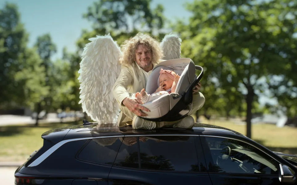 Nová kampaň upozorní na chyby při používání dětských autosedaček.